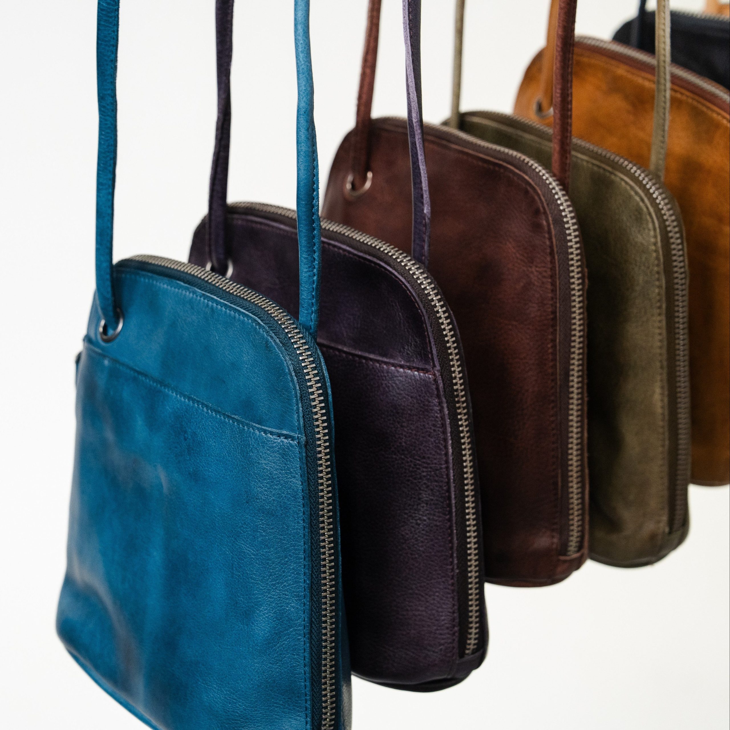 Lilly Leather Crossbody Bag - Image 24