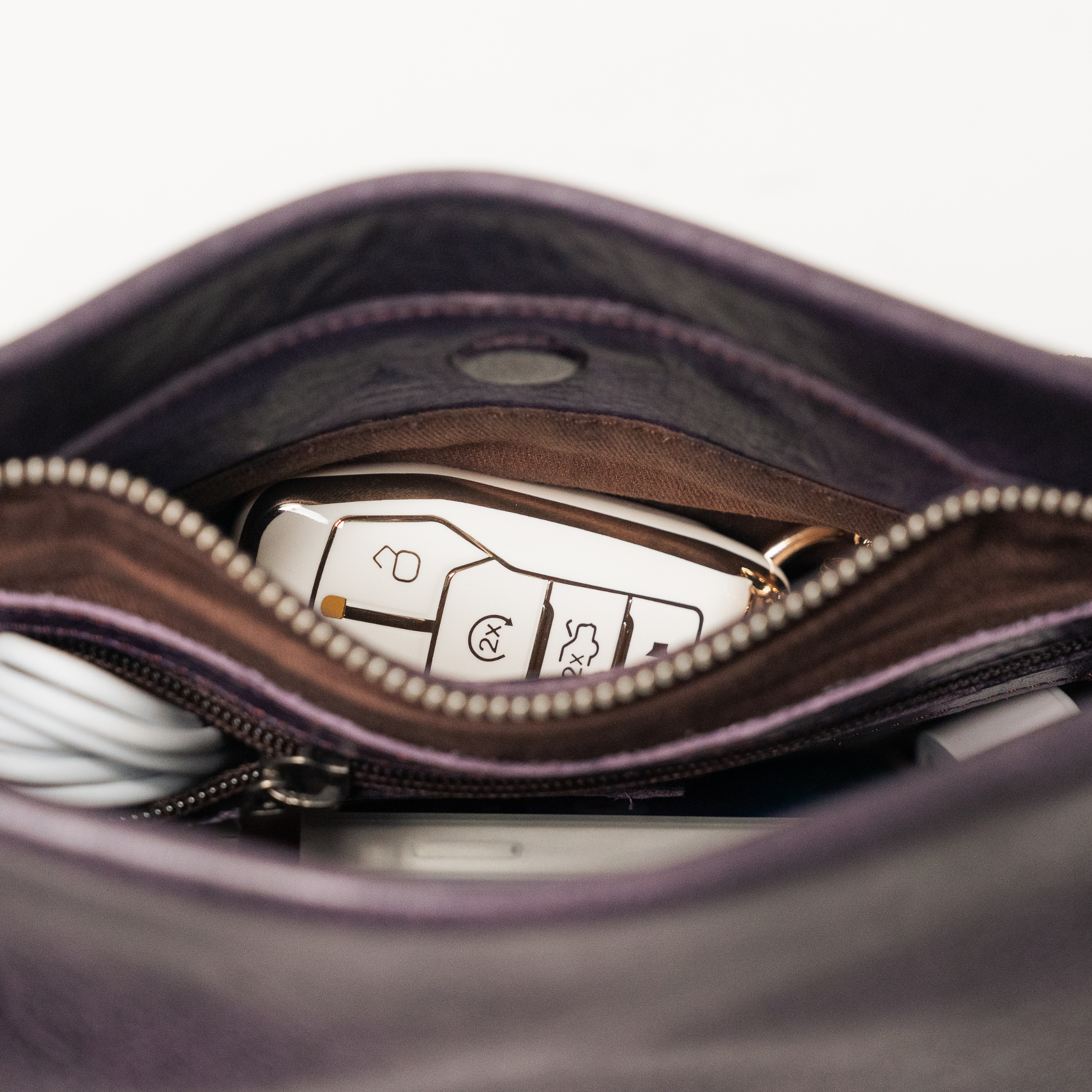 Ivy Leather Crossbody Bag - Image 17
